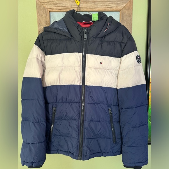 Tommy Hilfiger puffer jacket - Picture 2 of 4